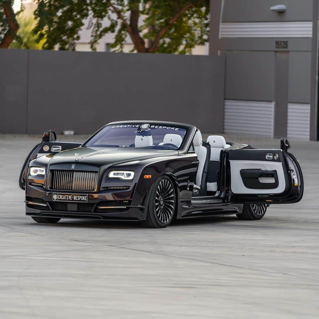 CARLiFESTYLEさんのインスタグラム写真 - (CARLiFESTYLEInstagram)「Rolls Royce Dawn Onyx Carbon Edition! Thoughts? For sale with @creativebespoke built by @cb_autosalon #carlifestyle @onyx_usa」11月14日 11時23分 - carlifestyle