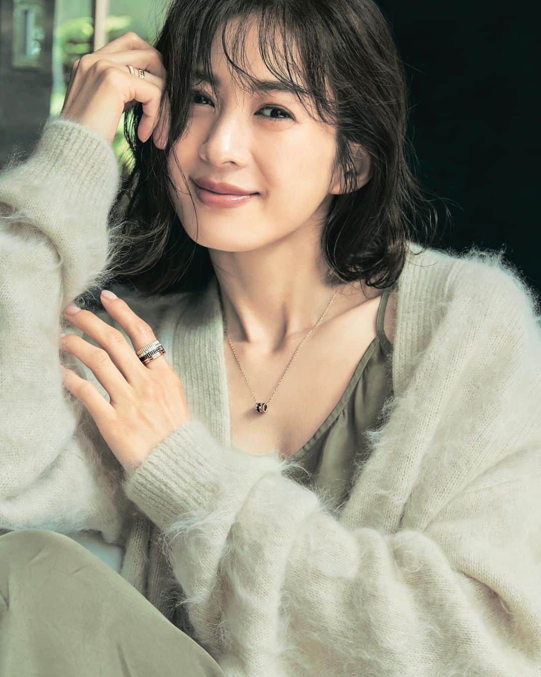 朝倉 豊のインスタグラム：「【BOUCHERON】 @boucheron  @story_love40 12月号 photo: @sampeism  model: @reikotakagaki  hairmake: #佐藤エイコ 氏(ilumini) composition: @shigemianzai  #mywork  #ブシュロン #キャトル  #セルパンボエム #リズレ」