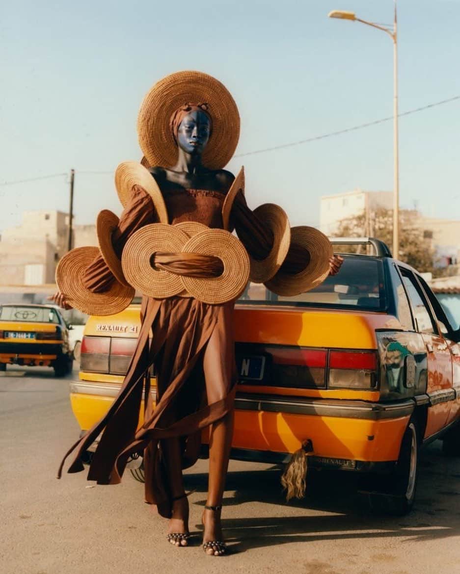 Meganさんのインスタグラム写真 - (MeganInstagram)「@oumou_sy_styliste_officiel by @tobycoulson for @documentjournal ⚡️ . . . . #senegal #documentjournal #fashion #styleinspo」11月14日 11時29分 - zanzan_domus