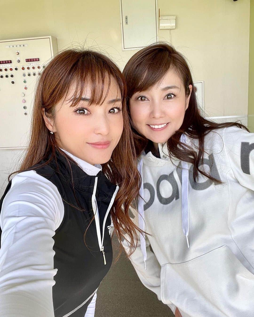 のインスタグラム：「3ヶ月ぶりクラブ握ったー⛳️来月ゴルフなので…今、ゴルフ頑張ってる、ゆうきちゃんと練習して来たよ！ランチして… 素敵なお家にもお邪魔して…楽しい１日でした❤️ ありがとうーーー😊💕 @callawaygolf_japan  #ゴルフ #打ちっぱなし #ゴルフ女子 #golf #vg_fashion  #epic #new #キャロウェイ #ゴルフスイング #callaway  #ゴルフスイング動画 #model #golfstagram」