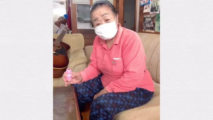 のインスタグラム：「リモートワークに挑戦する女子高齢者  #いいねDOGAグランプリ #チーキーズ #沖縄 #リモート #zoom」