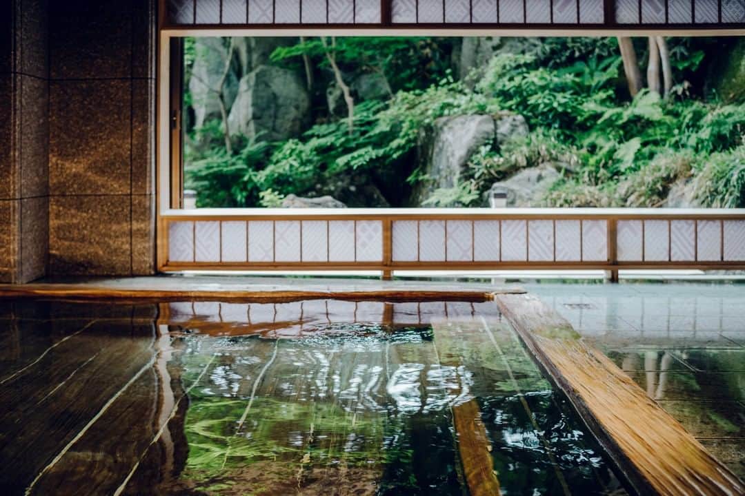 星野リゾート 界の若者旅さんのインスタグラム写真 - (星野リゾート 界の若者旅Instagram)「界 津軽のある大鰐温泉は、1200年頃に発見された歴史ある温泉。  湯魂石伝説といって、津軽藩の初代藩主津軽為信公の眼病が治ったという言い伝えも残されています。  #hoshinoresorts #kaitsugaru #星野リゾート #界津軽 #青森 #温泉旅館 #温泉 #大鰐温泉 #伝説」11月14日 12時06分 - hoshinoresorts.kai