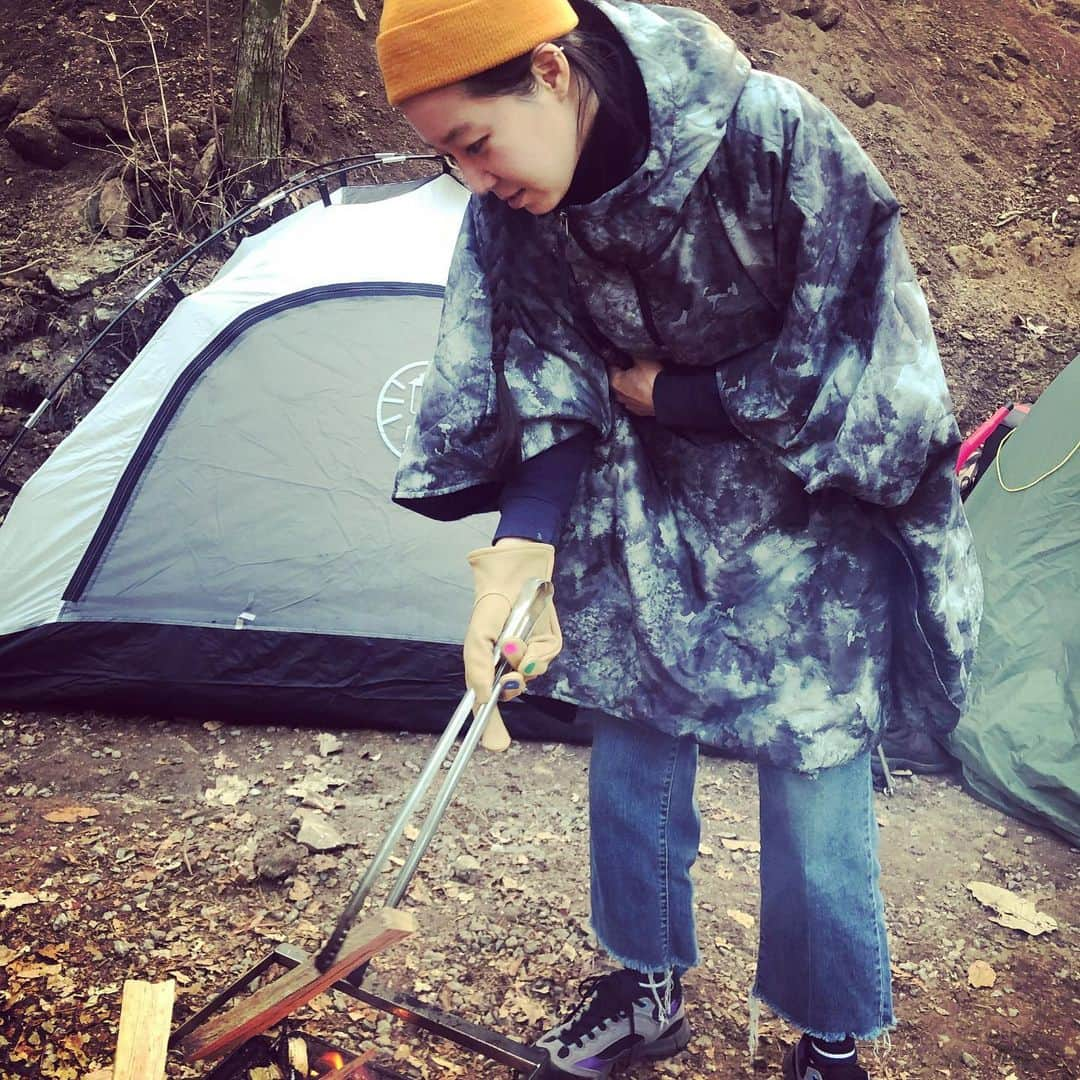 コン・ヒョジンさんのインスタグラム写真 - (コン・ヒョジンInstagram)「멋은 내야되니까... ㅋㅋ 🏕🤟🏼@_kolonsport」11月14日 12時10分 - rovvxhyo