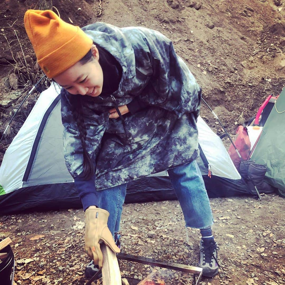 コン・ヒョジンさんのインスタグラム写真 - (コン・ヒョジンInstagram)「멋은 내야되니까... ㅋㅋ 🏕🤟🏼@_kolonsport」11月14日 12時10分 - rovvxhyo