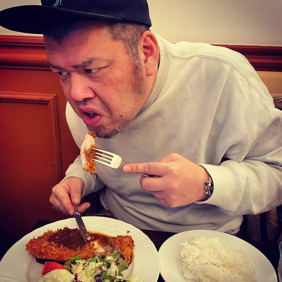 くっきー（川島邦裕）さんのインスタグラム写真 - (くっきー（川島邦裕）Instagram)「#ダイエット #ダイエットだしん #一個めの仕事終わって #お昼ご飯だしん #コーンポタージュだけだしん #今日はコレでがんばるしん #え？ #ポークカツレツ？ #え？ #ライス大盛り #知らないしんっ #ちゅぴーん #ぽとーん❤︎ #しんってなんだ❓」11月14日 12時11分 - nikuguso_taro