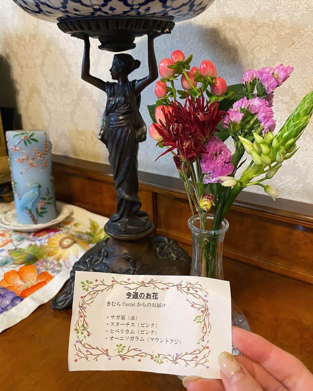 karen okajimaさんのインスタグラム写真 - (karen okajimaInstagram)「ㅤㅤㅤ  今月も、、😘 おまかせで届く、私のお花のある暮らし🌷❤️  今回のお花もめちゃくちゃかわいい🥺💓 置いてるだけで部屋がぱぁっと明るくなるよ♪̊̈♪̆̈  今ならかれんのクーポンを使ったら初回無料になるよ！！ 元々500円とかで安いのに無料とか太っ腹🥺👏👏  🌼初回のお花お届けが無料になるクーポン🌼  ■クーポンコード：karen03 ■有効期限：2020年11月30日  （☝ ՞ਊ ՞）☝ぜひどしどし使ってみて🤤💓  ㅤㅤㅤ  #ハロウィン飾り #花サブスク #お花のある暮らし #お花の定期便 #bloomeelife #お花好きな人と繋がりたい  #お花好き #お花のある生活 #お花のある暮らしはじめました  #お花の好きな人と繋がりたい #お花のあるくらし」11月14日 12時19分 - karenokajima0318