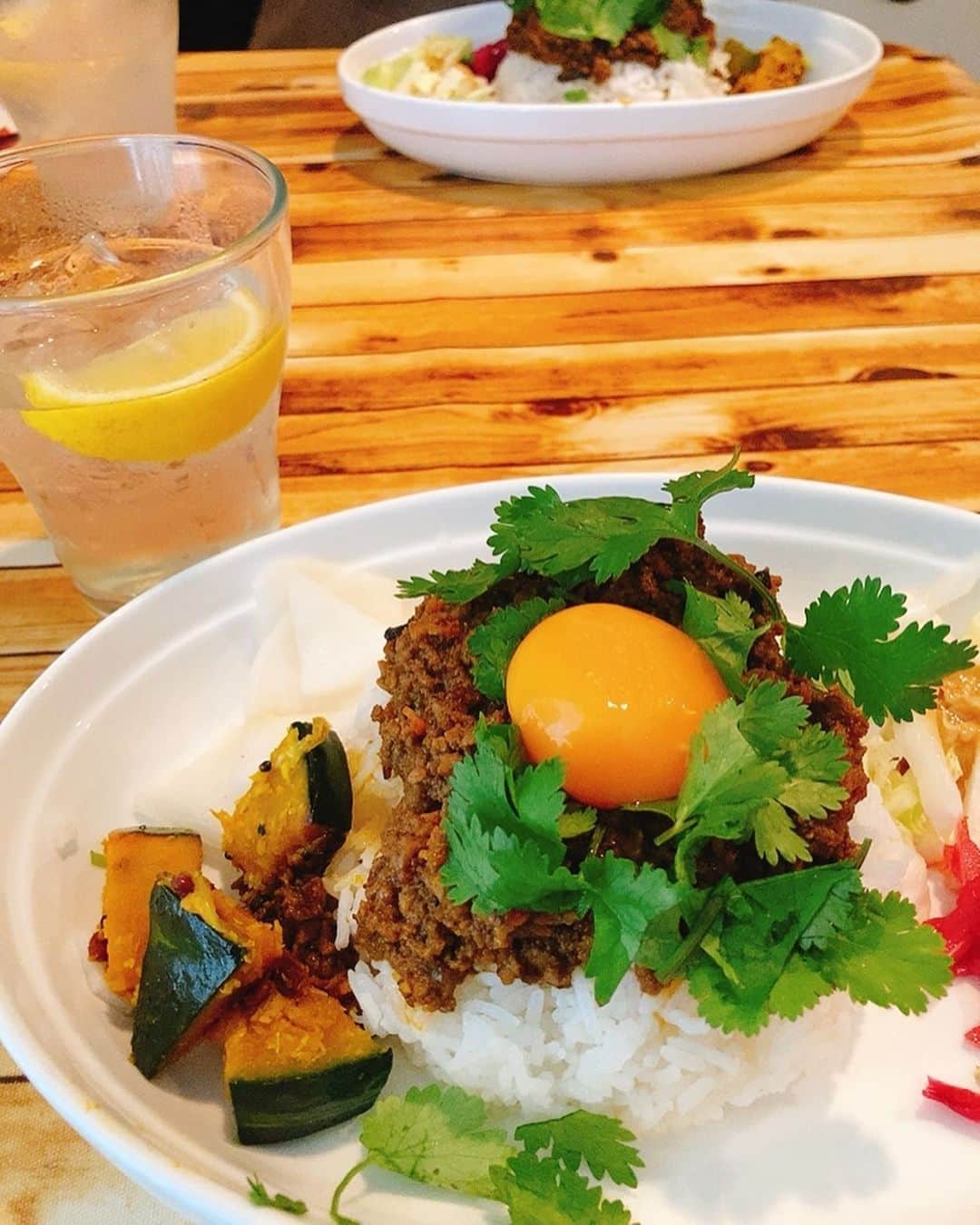 佐藤千晶のインスタグラム：「先日、白滝さんのカレーを食べに行きました🍛とても美味しかった🤤  #構成作家の白滝さん @keikoshirataki_greenbrown  #daybyday #ラジオ #カレー #佐藤千晶」