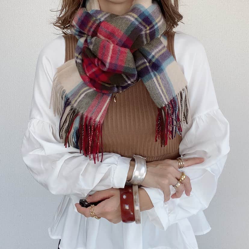 miho.a.nicoさんのインスタグラム写真 - (miho.a.nicoInstagram)「new in❤︎ ・ そろそろストールの季節✨ 浴衣や着物などが専門の　@utatane_yukata のカシミヤストール🧣 カシミヤ100%で柔らかくて肌触りが気持ち良いストールです✨ 小さ過ぎず、大き過ぎずの丁度良い大きさで凄く巻きやすいです✨ くすみカラーが入ったチェックが可愛い💕 ・ ・　 ストール#utatane @utatane_yukata  ・ ・ #ストール#ストールコーデ#ストールアレンジ#チェック#チェックストール」11月14日 12時26分 - miho.a.nico