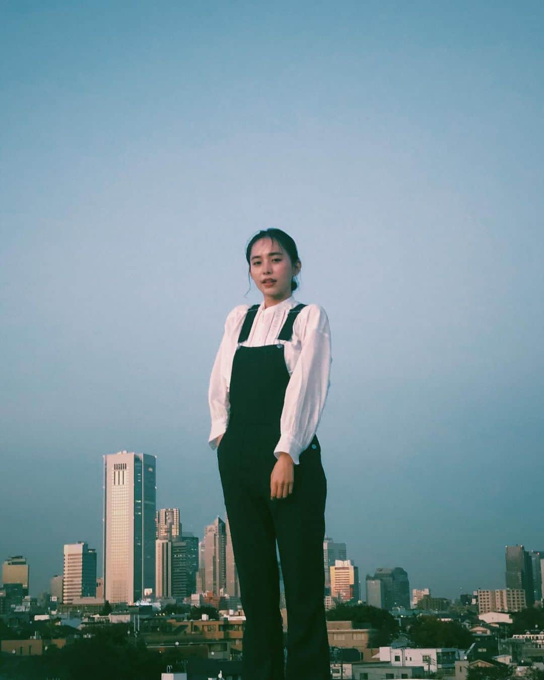 のインスタグラム：「#mywork📸#井桁弘恵 さん#shotoniphone #iphone撮影#カンベフィルター#撮影後のオフショット歓迎#studiolaila#屋上」