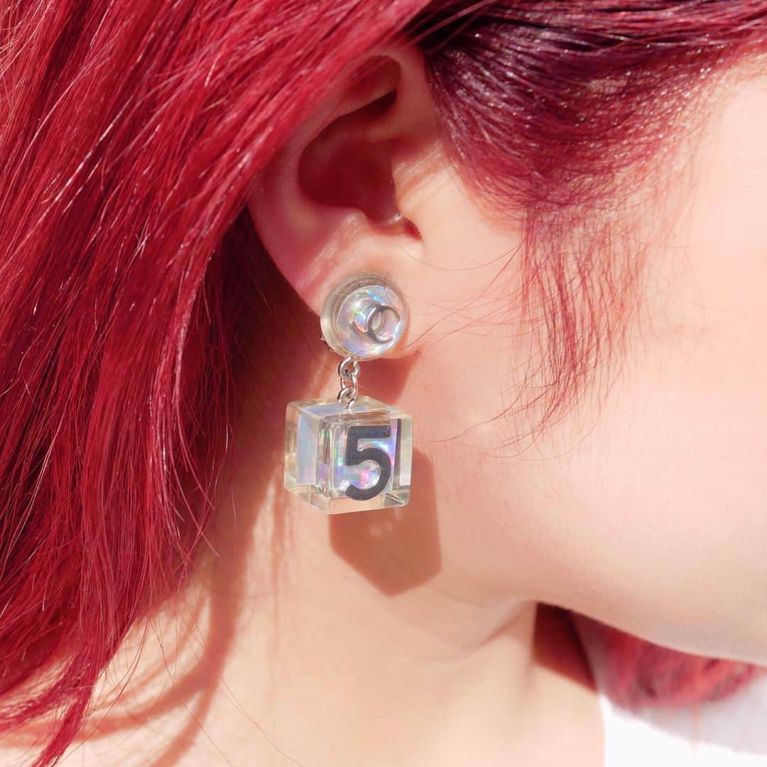 Vintage Brand Boutique AMOREさんのインスタグラム写真 - (Vintage Brand Boutique AMOREInstagram)「CHANEL CC 5 CUBE SHAKING EARRINGS PLASTIC CLEAR 97P  On website search for AO30571  #vintagechanel #chanelearrings #AmoreVintage」11月14日 12時36分 - amore_tokyo