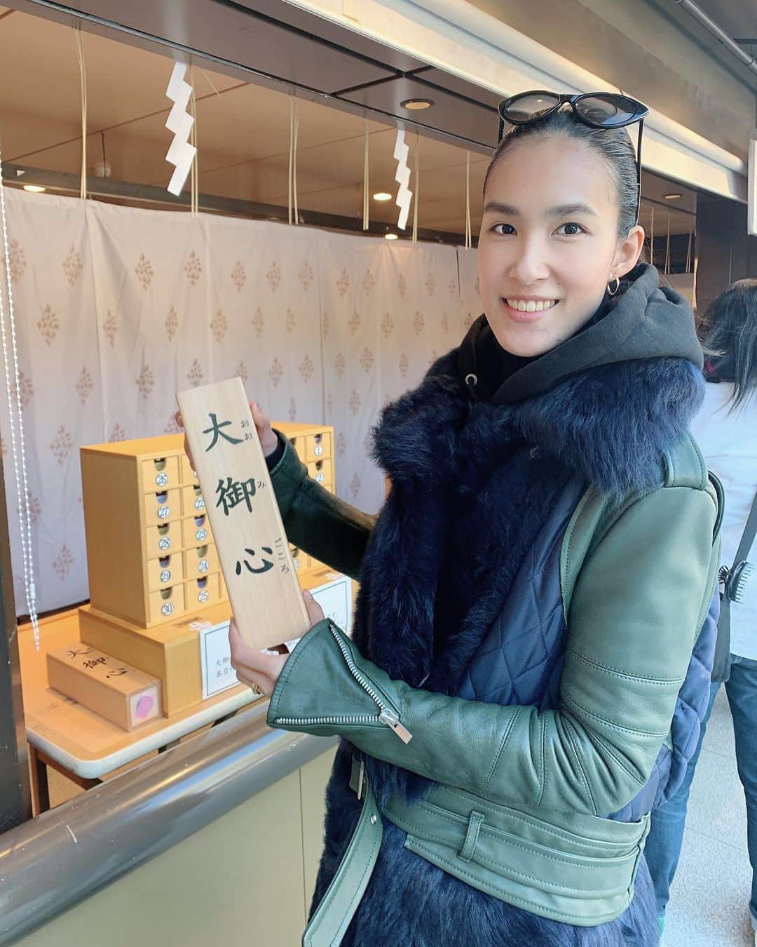 金原杏奈のインスタグラム：「Japan in January 🎌⛩☀️✨ ・ 今年のお正月の思い出。笑 明治神宮のおみくじって 毎回しっくり来る言葉が出て好き！」