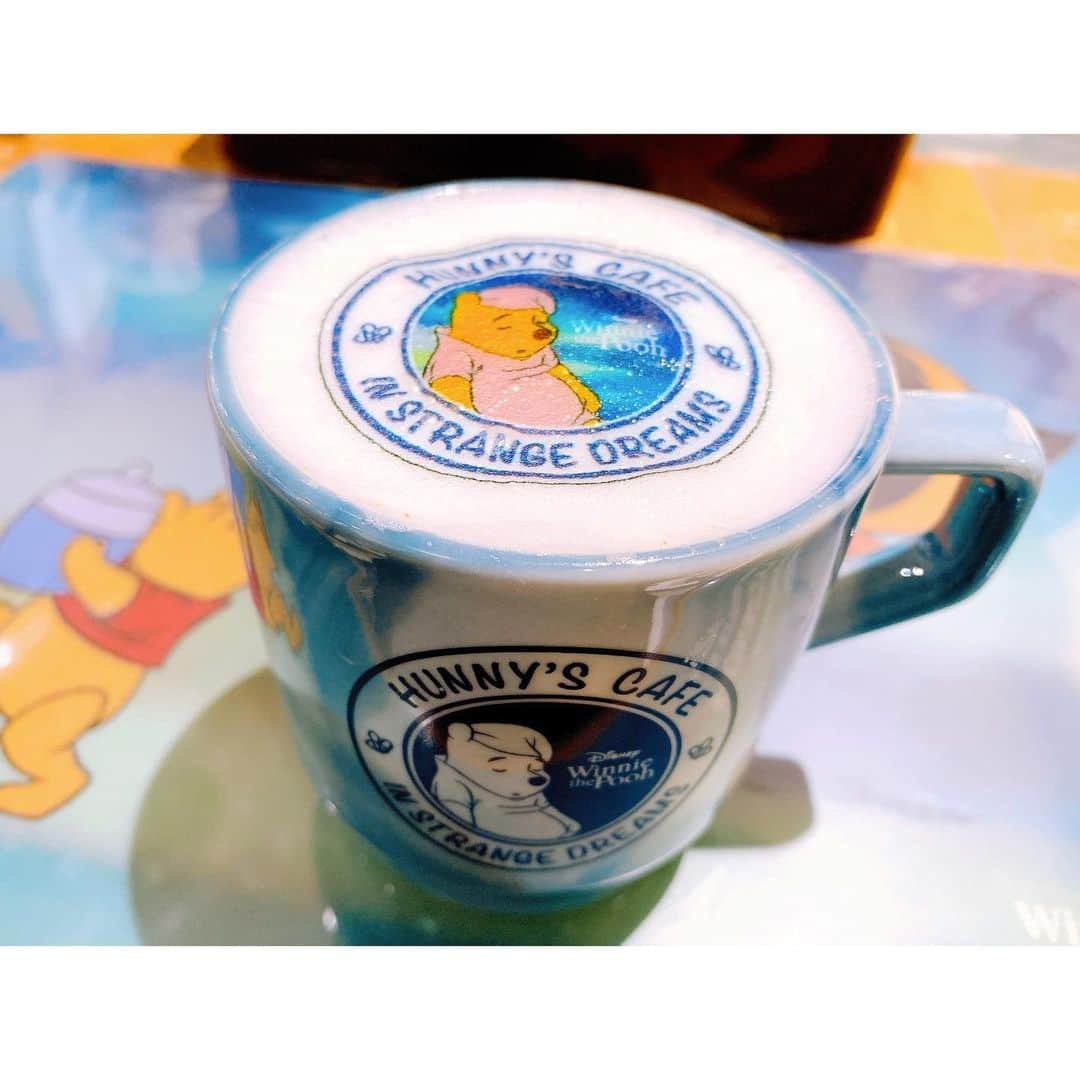 西脇彩華さんのインスタグラム写真 - (西脇彩華Instagram)「＊ 『Winnie The Pooh』 HUNNY'S CAFE in STRANGE DREAMS🍯🤍🤍 ・ いきたかったやつ💕😊🎀 うれぴぃ！ やばい、全部がかわいかった…😍🧸🤍 (おともだちありがとう🦄笑) ・ #プーさん #プーさんカフェ #ハニーカフェ #くまのプーさん #はちみつ #コラボカフェ #OHMYCAFE #新宿小田急百貨店 #winniethepooh #Disney #disneygram #disneyphoto #disneylove #cafe #japan #tokyo」11月14日 12時39分 - chapon_930