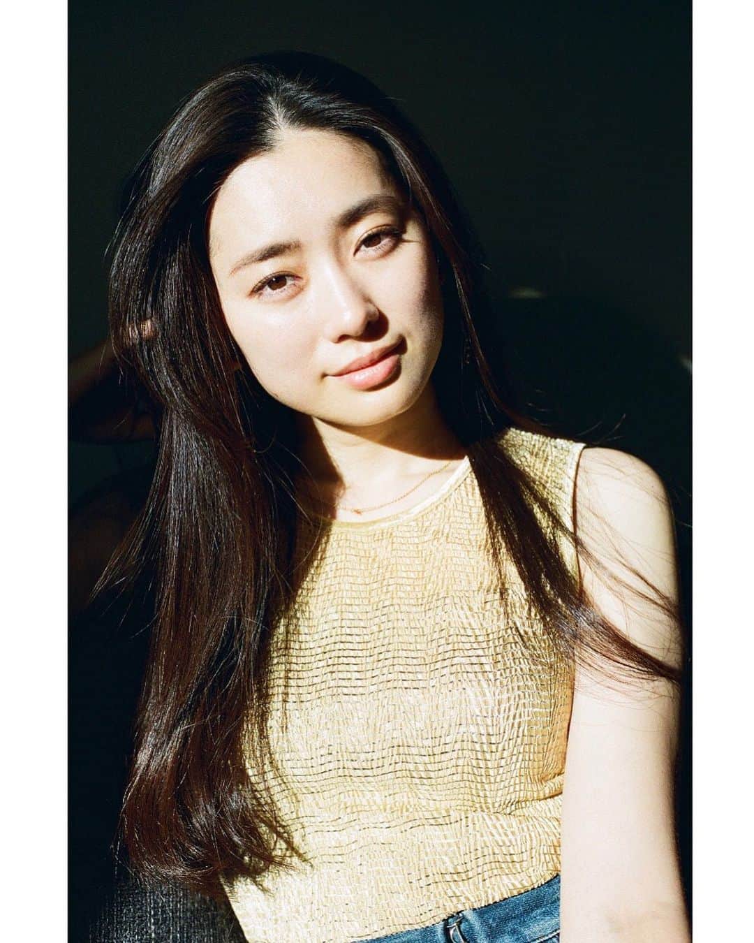 のインスタグラム：「🌝🥂🍋🌼🎗🧀🍌🌞 #film#portrait#松永ちさと」