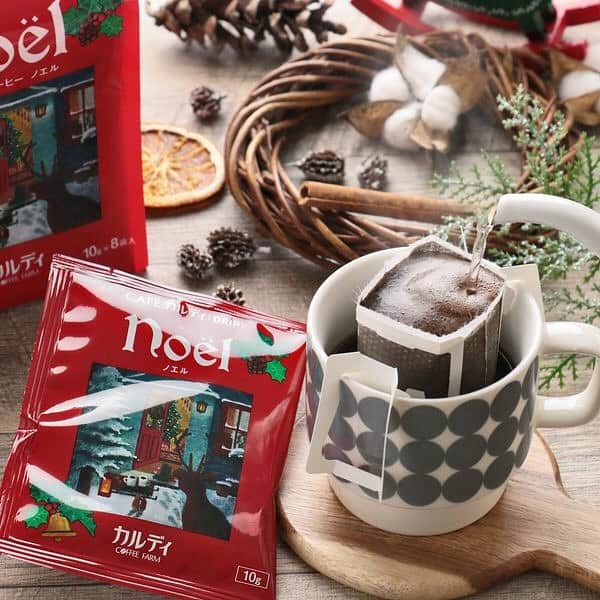 LOHACO（ロハコ）さんのインスタグラム写真 - (LOHACO（ロハコ）Instagram)「＼カルディコーヒーファームで楽しむクリスマス🎄／  おうちクリスマスを盛り上げてくれるカルディコーヒーファームのクリスマス限定アイテムをご紹介！  クリスマス限定コーヒー「ノエル」は、スイーツとの相性がよく、ミルクや砂糖と合わせれば、チョコやナッツのような甘い香りとビターな味わいが楽しめます♪  コーヒー豆、コーヒー粉、ドリップコーヒーの嬉しい3タイプ販売中です。  また、オーナメントとしてツリーやお部屋に飾れるチョコレートや、ギフトにぴったりなクッキーのアソート缶など、クリスマスだけのお菓子も勢ぞろい！  この時期だけの数量限定なので、ご購入はお早めに。  カルディコーヒーファームで素敵なクリスマスをお過ごしください♪  ＿＿＿＿＿＿＿＿＿＿＿＿＿＿  ▼Instagramで紹介した写真の詳細は プロフィール @lohaco.jp から♪  ▼商品のURLはこちら https://685.jp/38Ef5SJ ＿＿＿＿＿＿＿＿＿＿＿＿＿＿＿   #カルディコーヒーファーム #カルディ #kaldi #カルディー #クリスマス #クリスマス準備 #クリスマスパーティー #おうちクリスマス #カルディクリスマス #クリスマス限定 #季節限定 #ノエル #コーヒー豆 #ドリップコーヒー #ケーキに合う #クリスマスお菓子 #クリスマスのお菓子 #おうち時間 #おうちカフェ #コーヒータイム #クリスマスを楽しむ #季節を楽しむ #暮らしを楽しむ #暮らし #くらし #ロハコ #LOHACO #askul #アスクル」11月14日 12時41分 - lohaco.jp