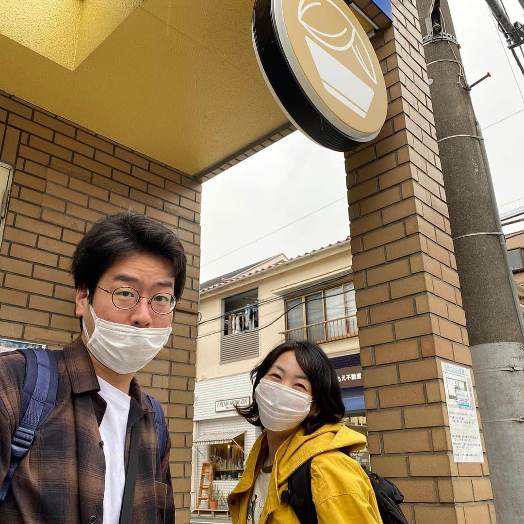 堀川絵美さんのインスタグラム写真 - (堀川絵美Instagram)「東京2日目に、弟の店に行きました。 今年1月に地元の豊中市から東京自由が丘に移転した「中華そば堀川」。行列できてました。移転してから初めて行きましたが相変わらず美味しかった！同期の男性ブランコ浦井、グリフォン國松も喜んでくれてたよ◎モンブラン発祥のケーキ屋さんでお茶してから帰りました！満喫〜 #中華そば堀川 #tryラーメン大賞新人賞  #となりの人間国宝さん  #弟完全に売れた #うまオーライ」11月14日 12時45分 - horipis