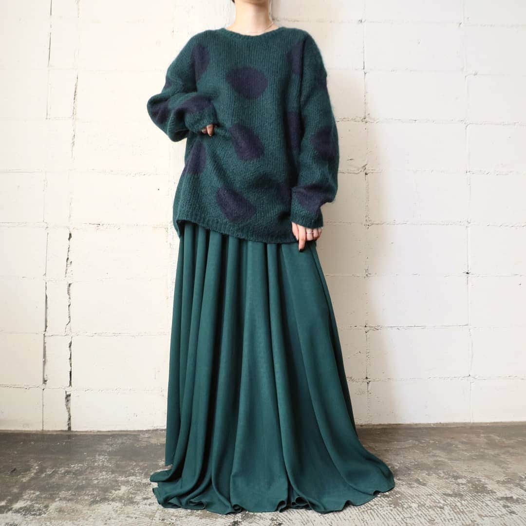 吉祥寺 古着屋 Orfeoのインスタグラム：「Green × Green Style  #orfeo #kichijoji #tokyo #vintage #used #fashion #coordinate #outfit  お問い合わせはインスタグラムのプロフィール掲載のメールアドレスにお願いいたします。コメント、DMでのお問い合わせは受け付けておりませんのでご了承ください。 ONLINE SHOPの商品も店頭にてご購入頂けます。気になる商品がございましたらスタッフにお声掛けください。  新型コロナウィルス感染拡大防止策を徹底した上で営業をしております。マスクの着用、入店時にアルコールでの消毒をお願いいたします。」