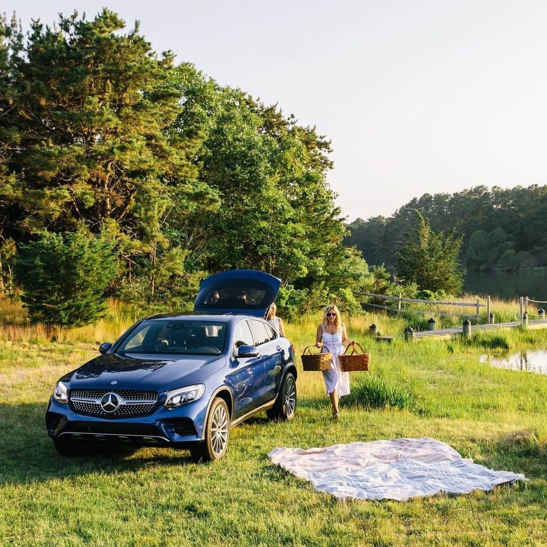 Mercedes-Benz Thailandさんのインスタグラム写真 - (Mercedes-Benz ThailandInstagram)「Winter is coming! Picnic could be a perfect idea to spend your weekend 🚗 🍳🥐 🥪 🧺. #WeekendBreaks   📸Photo by Elizabeth Cecil #MBPhotoPass for Mercedes-Benz USA  #GLC #Coupé #MercedesBenz #MercedesBenzThailand」11月14日 13時04分 - mercedesbenzthailand