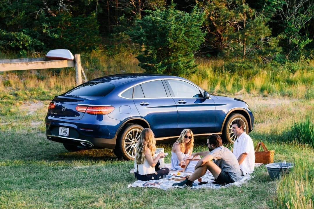 Mercedes-Benz Thailandさんのインスタグラム写真 - (Mercedes-Benz ThailandInstagram)「Winter is coming! Picnic could be a perfect idea to spend your weekend 🚗 🍳🥐 🥪 🧺. #WeekendBreaks   📸Photo by Elizabeth Cecil #MBPhotoPass for Mercedes-Benz USA  #GLC #Coupé #MercedesBenz #MercedesBenzThailand」11月14日 13時05分 - mercedesbenzthailand