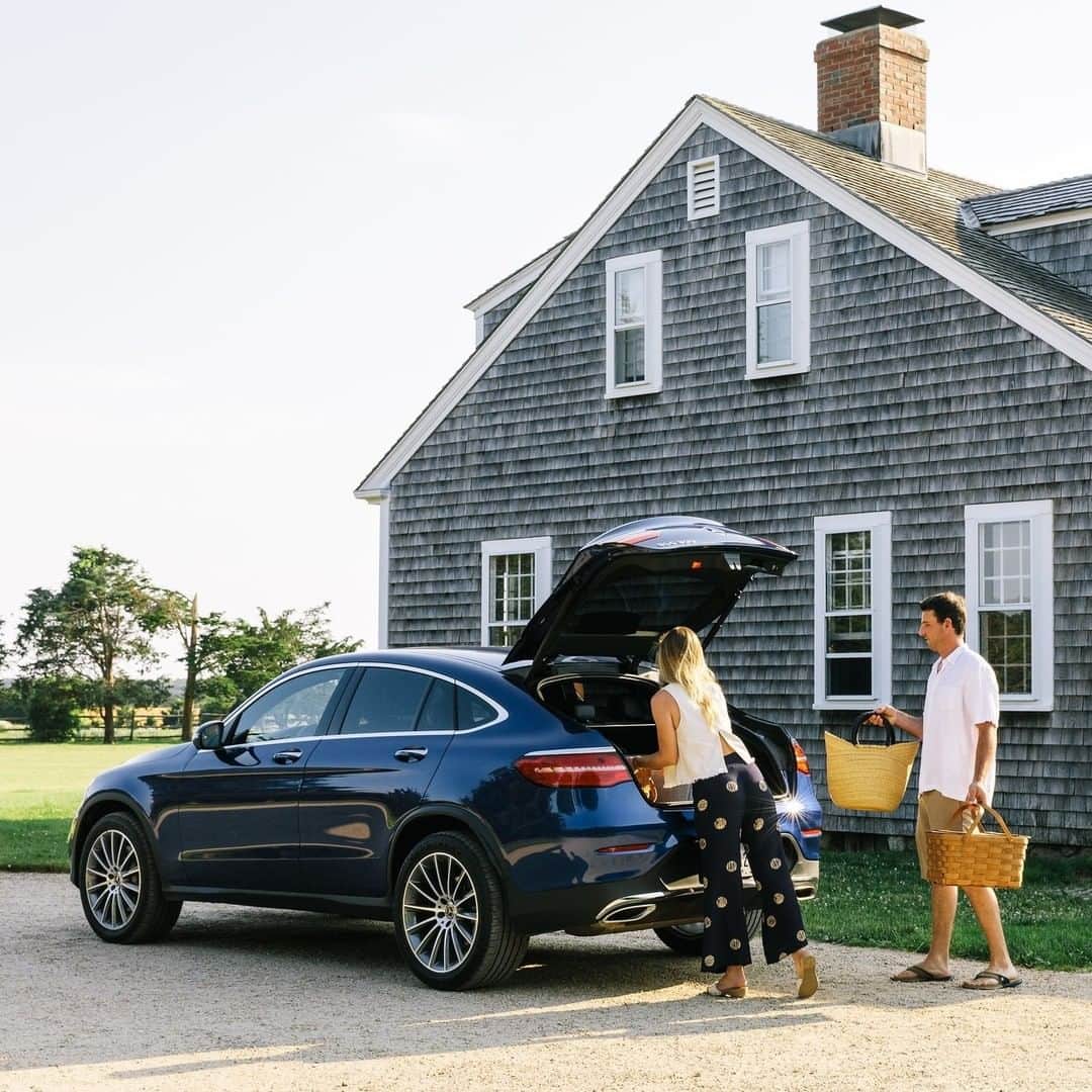 Mercedes-Benz Thailandさんのインスタグラム写真 - (Mercedes-Benz ThailandInstagram)「Winter is coming! Picnic could be a perfect idea to spend your weekend 🚗 🍳🥐 🥪 🧺. #WeekendBreaks   📸Photo by Elizabeth Cecil #MBPhotoPass for Mercedes-Benz USA  #GLC #Coupé #MercedesBenz #MercedesBenzThailand」11月14日 13時00分 - mercedesbenzthailand