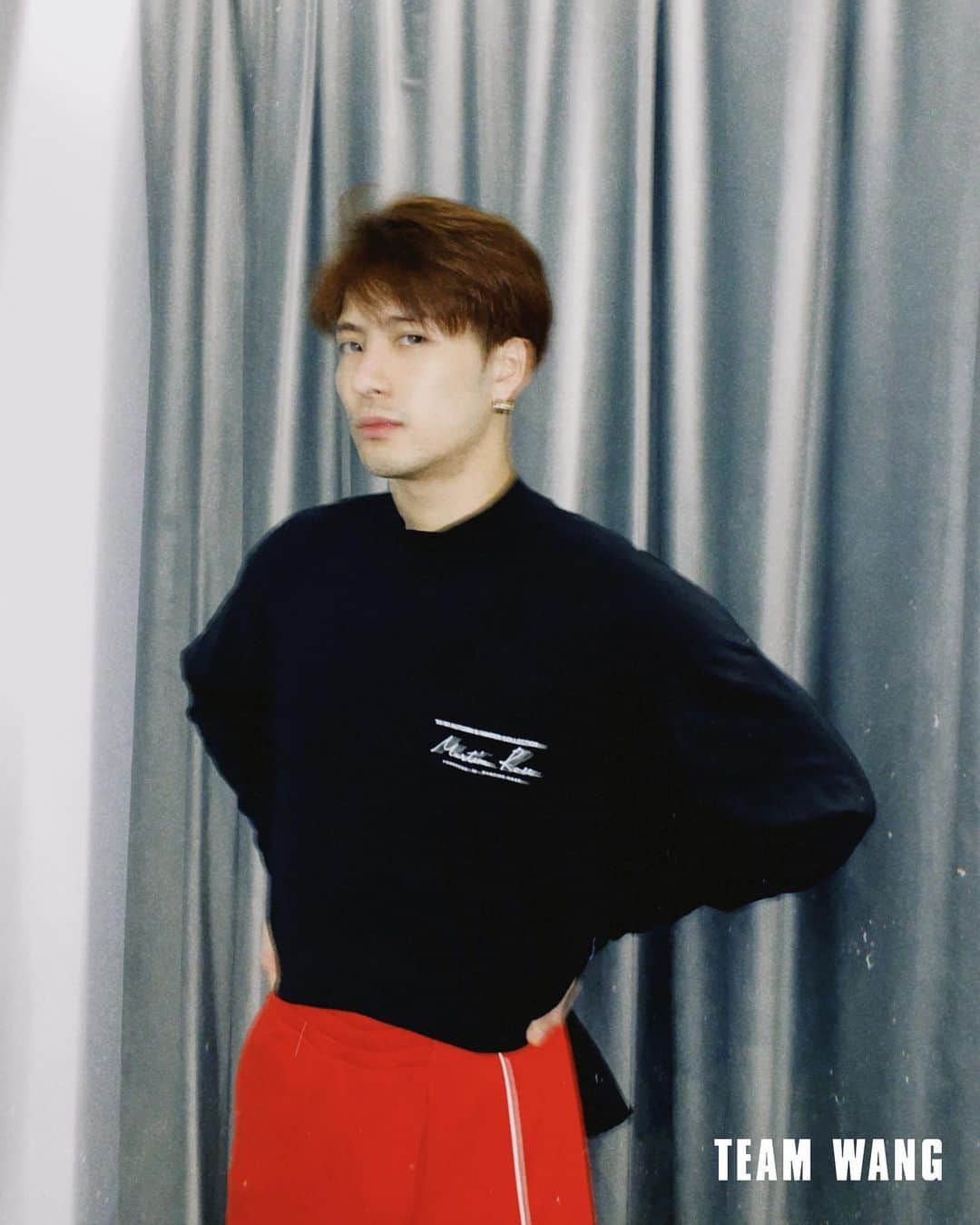 ジャクソンのインスタグラム：「🔴⚫️🔴⚫️🔴⚫️」