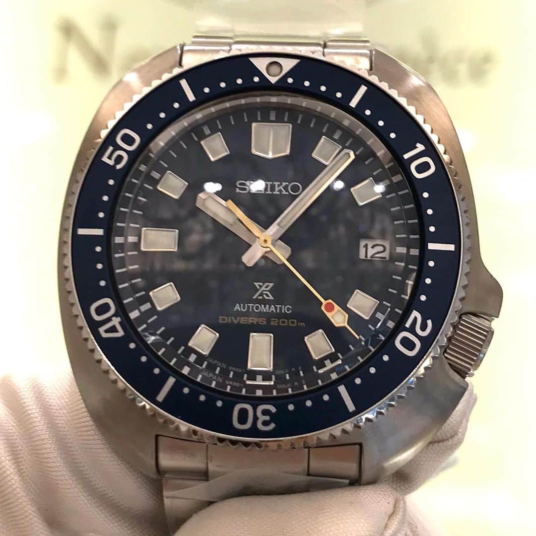 NAKANIWA WISPさんのインスタグラム写真 - (NAKANIWA WISPInstagram)「■新作案内 11月7日発売 Seiko Diver's Watch 55th Anniversary Limited Edition Brand：SEIKO PROSPEX Ref：SBDC123 Price：150,000円+TAX 駆動方式：メカニカル（自動巻付き） Cal:：6R35 性別：メンズ 駆動期間：最大巻上時約70時間持続 防水性能：20気圧 サイズ：厚さ: 13.2㎜横: 42.7㎜縦: 46.6㎜  ■在庫確認及び価格のご案内のお問合せは、メール及びInstagramメッセージで受付中  WISP Nouvelle espece 心斎橋仲庭時計店 〒542-0081 大阪府大阪市中央区南船場４丁目１０−３ NAGAHORI BLDG 1F TEL06-6251-7573／mail：info@nakaniwa.co.jp  #SBDC123 #diving #Divers #trekking #セイコー #SEIKO #プロスペックス # #Prospex #ダイビング #トレッキング #心斎橋仲庭時計店 #腕時計 #メカニカル #機械時計 #南船場 #腕時計メンズ #腕時計 #セイコー腕時計 #SEIKOWATCH #wisp」11月14日 13時18分 - nakaniwawatch