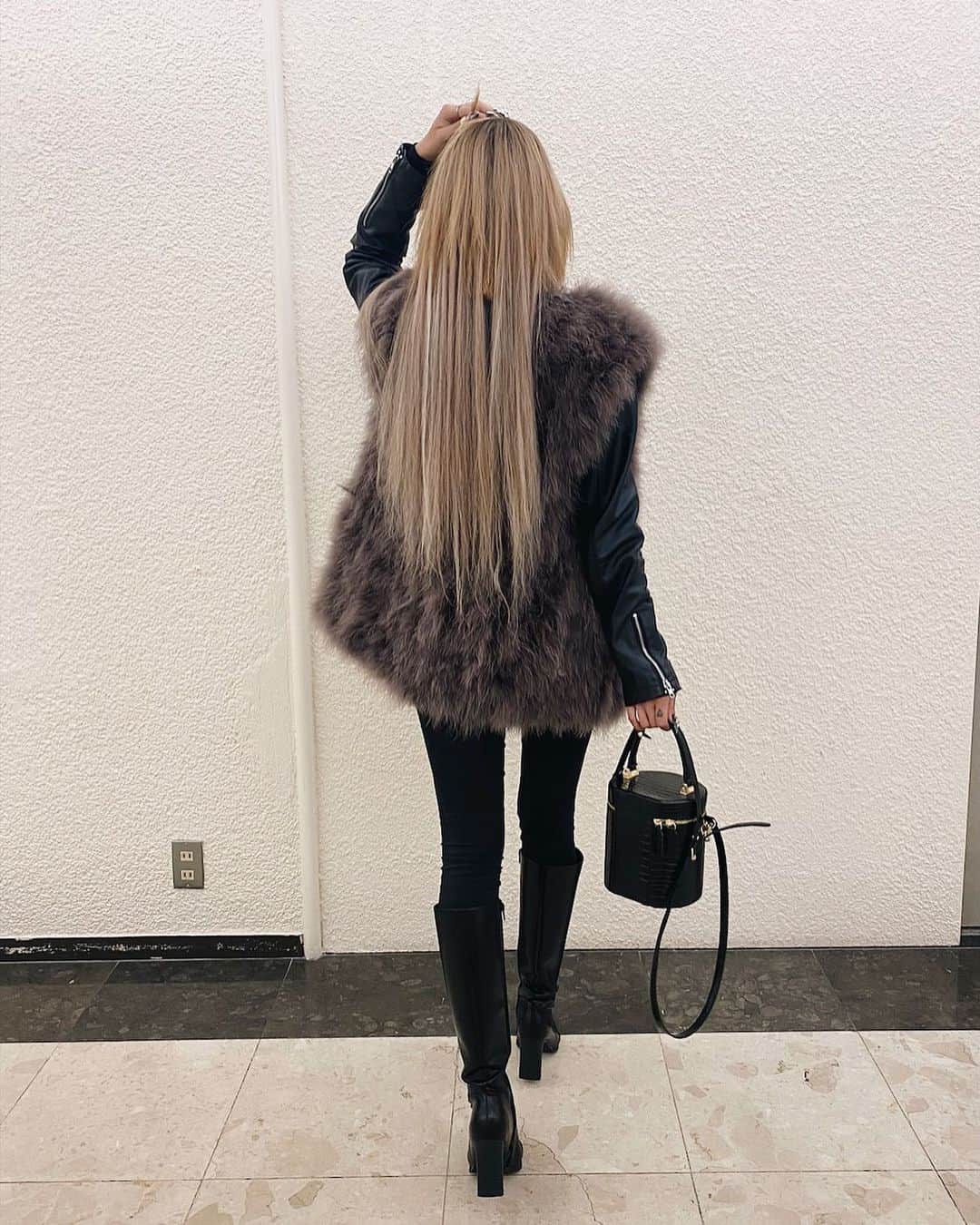 のインスタグラム：「#𝓸𝓸𝓽𝓭ᙏ̤̫͚*⑅♡ . . . 巻き髪よりストレートの方が 強いおんなぽくて好き。 . #오오티디#가을코데#강한여자가되고싶어요 #ootd#autumncode#autmnstyle」
