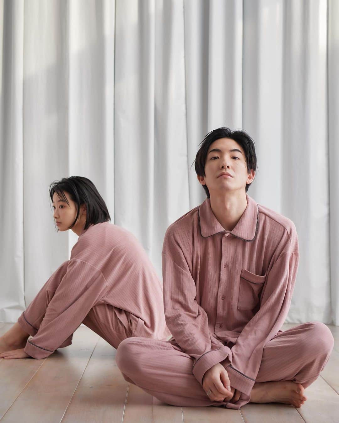 菜香のインスタグラム：「GM×commuseのモデルをさせていただきました📸 ユニセックスなので女性もオシャレに着れるお洋服です👏🏻 本日21時より販売スタートするみたいなのでぜひ🙆🏻‍♀️」