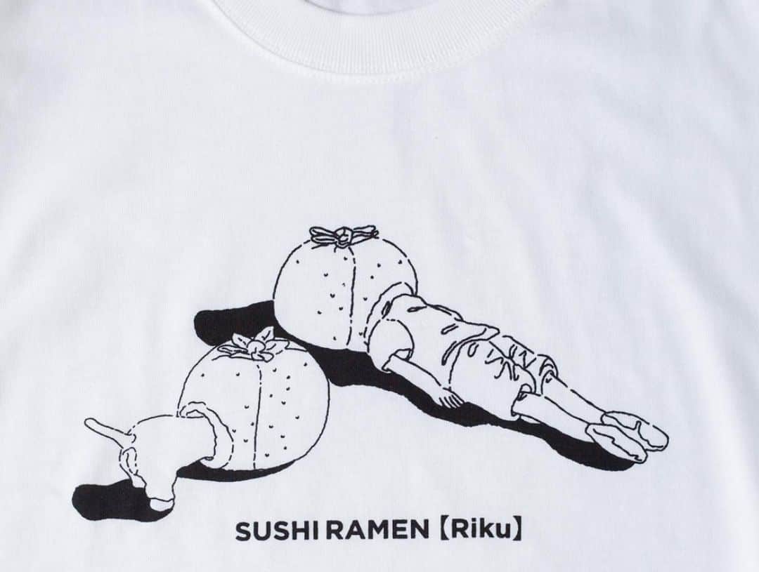 すしらーめん《りく》さんのインスタグラム写真 - (すしらーめん《りく》Instagram)「ミカンにぶっ刺さる俺を見つけては指さして「カボチャだ！！！！」と言いドツボにハマるのが最近のレイのマイブームらしいです🍊🎃」11月14日 13時57分 - sushi_riku