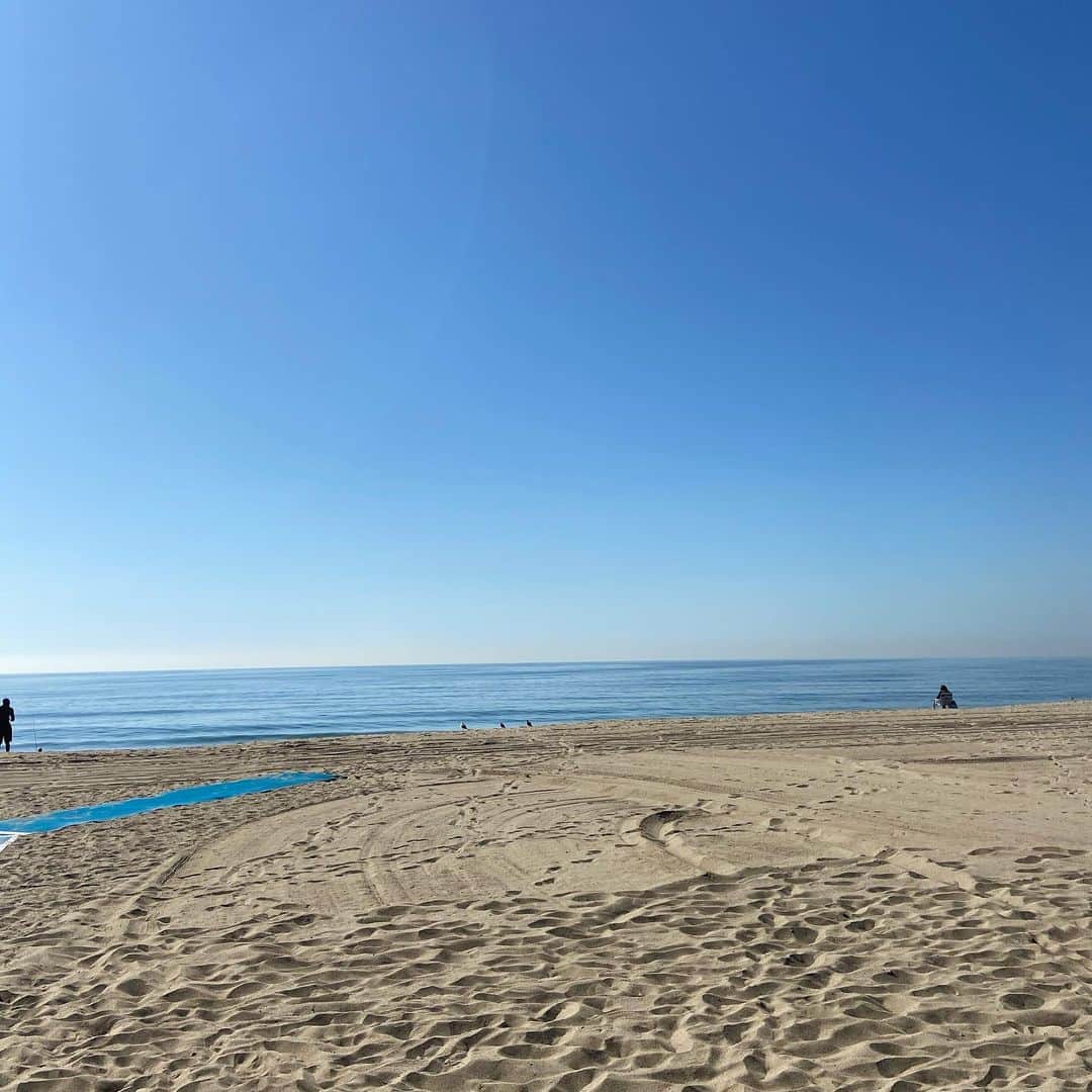 渡邊雄太のインスタグラム：「今日は気分展開も兼ねてビーチでワークアウトする事になったんですがきつすぎました やっぱ体育館の方がいいです笑  Had a nice beach workout with my guys. Beach work is no joke tho. That was prob one of the hardest workouts I’ve done」