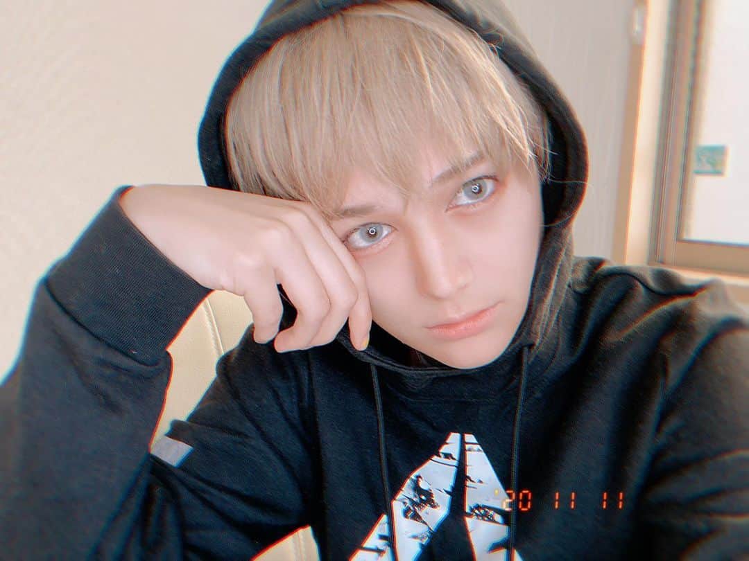 リロイここのインスタグラム：「. ねえ。 僕と付き合わない？ . . #男装#男装女子 #男装メイク #彼女募集中 #ハーフ」
