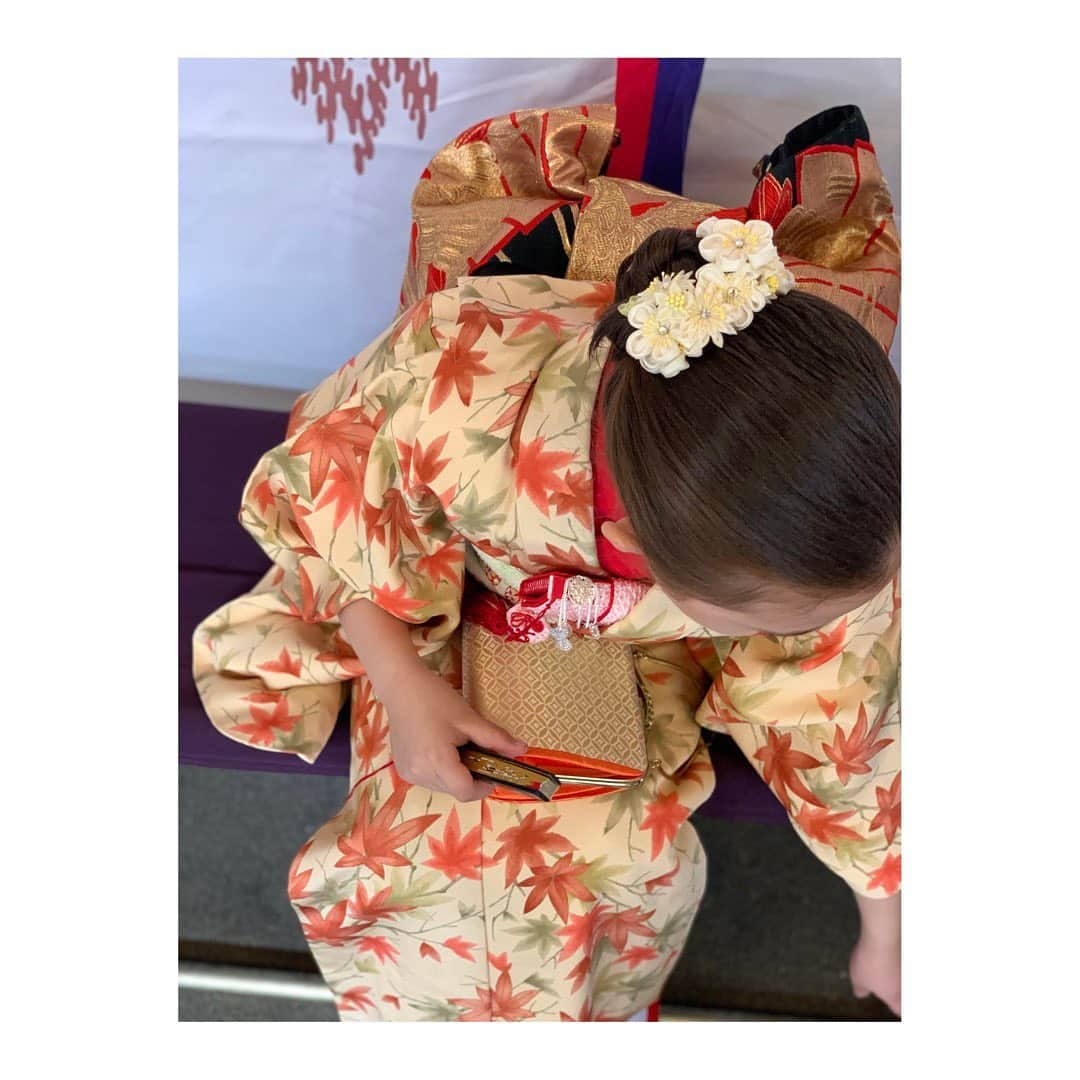 辺見えみりさんのインスタグラム写真 - (辺見えみりInstagram)「七五三 大きくなったなぁ👧 紅葉のお着物で…  こちらでこのお着物 レンタルできるようになるそうです♡ #円居」11月14日 14時06分 - emiri_hemmi