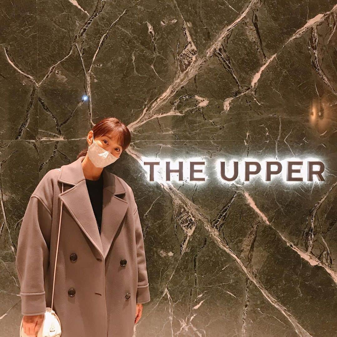 坂下千里子さんのインスタグラム写真 - (坂下千里子Instagram)「ランチしに @theuppertokyo に行って来ましたー。大手町のビルを眺めております。はぁー。毎日ここでランチ出来たら幸せだなぁ…。 特にプリン🍮どストライクでした♡ . コート @uncrave_official  とっても着やすいから、毎日着てるかも、、！！オススメです♪」11月14日 14時07分 - chiriko_sakashita_official