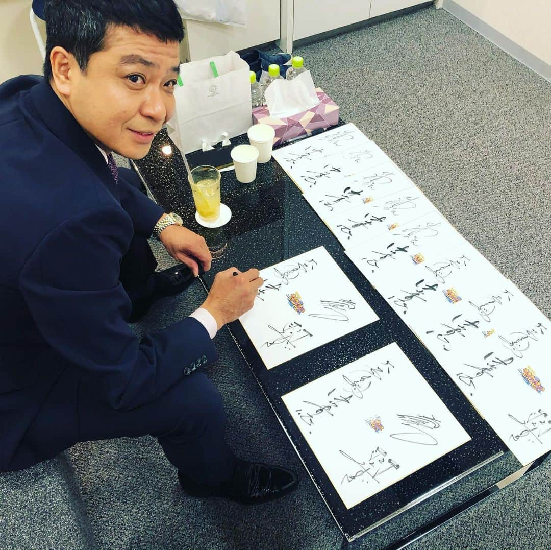 中山秀征さんのインスタグラム写真 - (中山秀征Instagram)「明日は「中山秀征の有楽町で逢いまSHOW♪」放送です！ 当番組では毎回出演者のサインをプレゼントしております🎁 ニッポン放送・11月15日（日）のゲストは「三船和子さん・島津悦子さん・はやぶささん」です。 J:COMテレビでは11月29日（日）からオンエアです。 是非ご覧ください！  #有楽町で逢いまshow」11月14日 14時10分 - hidechan0731