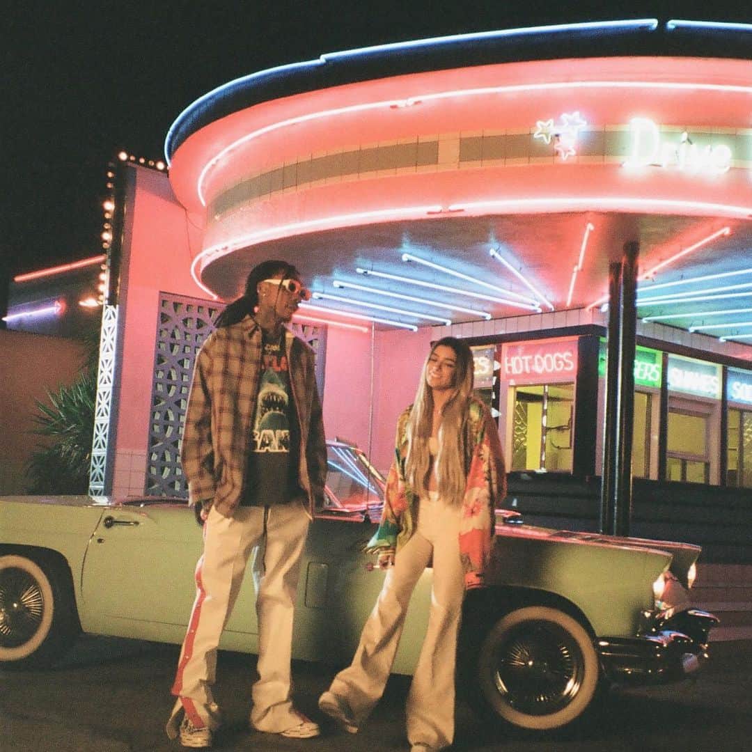 ウィズ・カリファのインスタグラム：「Wiz 🎸 and Dixie 🧼.... count that up」