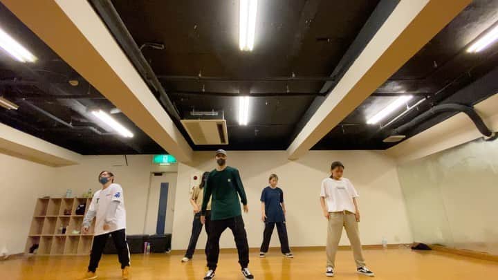 夢弓のインスタグラム：「♪Little Weapon  -Lupe Fiasco feat. Bishop G &Nikki Jean - ・ Choreo by  @enceng_akihito  ・  ありがとうございました！ あげはごめんね😅✌🏾 来週もよろしくお願いします🙌 ・ #dance #choreography #enceng #hiphop #respect #danncers  #tokyo」