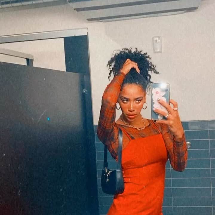 のインスタグラム：「Devils advocate 🖤♥️🖤」