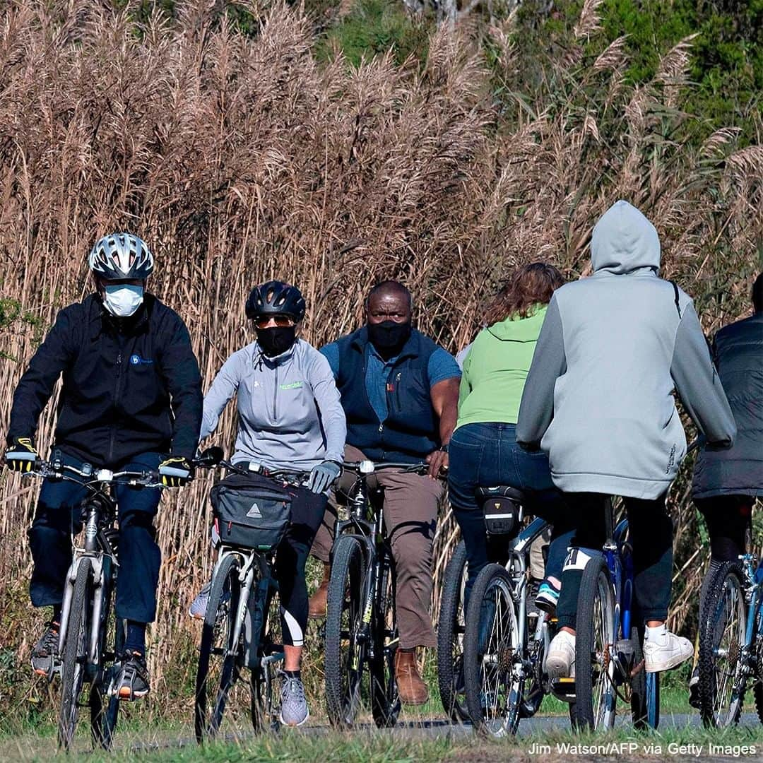 ABC Newsさんのインスタグラム写真 - (ABC NewsInstagram)「President-elect Joe Biden and his wife, Dr. Jill Biden, took a morning bike ride through Cape Henlopen State Park in Delaware. #joebiden #cycling #politics #us」11月15日 1時23分 - abcnews