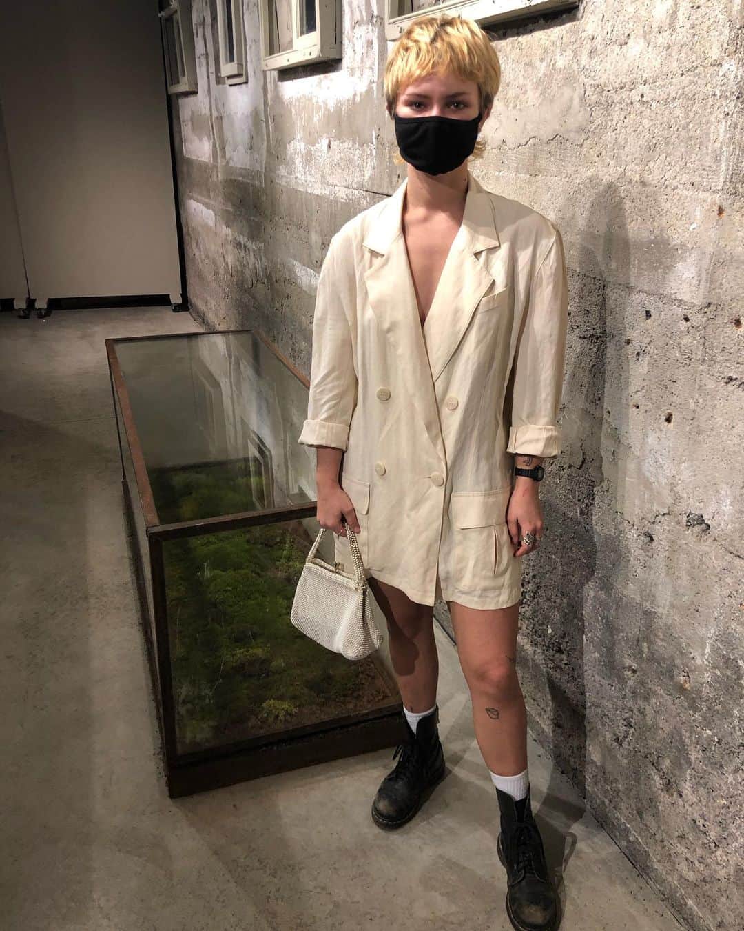 マーシャ・ゲイ・ハーデンのインスタグラム：「Catch the super cool art exhibit @pamelasalisburygallery in lovely Hudson.  Celebrating works of amazing artists- recent grads of @atbennington and @bardcollege, including glass coffin; offering a new perspective on death, by my child @yoolayla 😍👏👏❤️ and #alexterjakwall & @ellastew.art 🙌🏼👏❤️🎈playful graphics image scope.  Beautifully curated by #geewesley .  ties the recent struggles of large scale: the world - and small scale: personal - moments together.」
