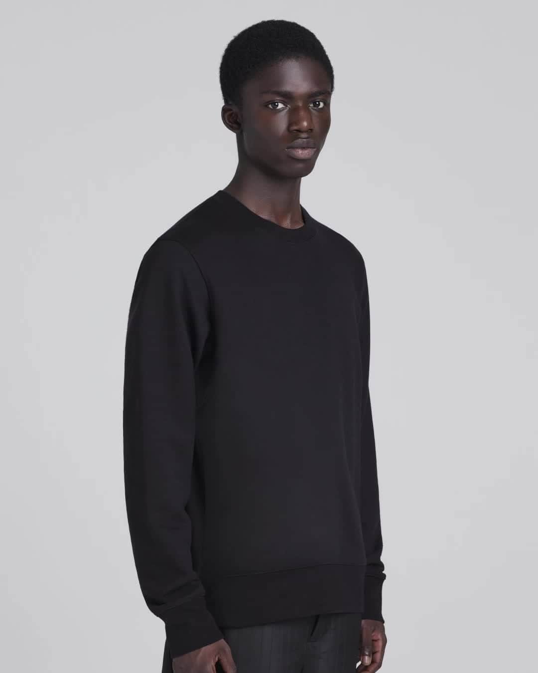 ワイスリーのインスタグラム：「Y-3 Graphic Crew Sweatshirt. Y-3 Fall/Winter 2020 Collection. --- #adidas #Y3 #YohjiYamamoto Discover the collection at adidas.com/y-3」