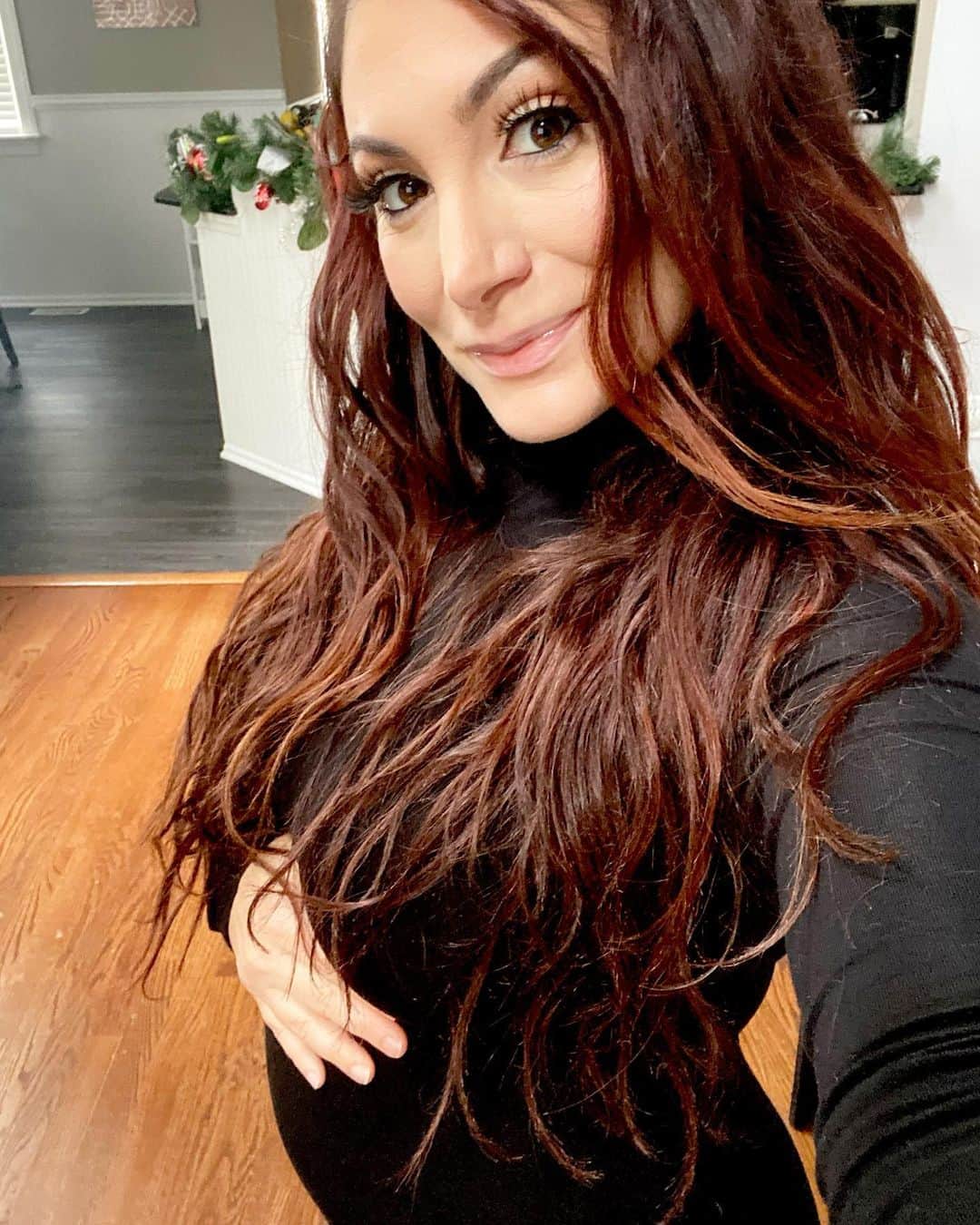 ディーナ・ニコール・コルテーゼのインスタグラム：「16 weeks 🤰🏻💙」