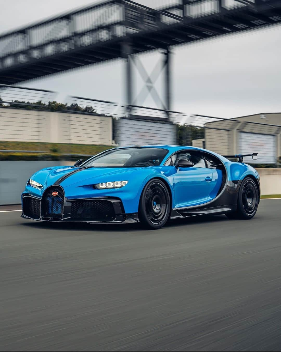 ブガッティさんのインスタグラム写真 - (ブガッティInstagram)「It’s always fun to create an icon. The CHIRON Pur Sport’s design is so striking and distinctive that it’s instantly recognizable by BUGATTI fans all over the world. Its edgy, aggressive lines contribute to this hyper sports car’s fierce appearance, for a bold evolution of the CHIRON concept.   #BUGATTI #BUGATTIChironPurSport #CHIRONPurSport  _  Fuel consumption, l/100km: 36.7 in urban areas / 15.8 in extra urban areas / 23.5 combined; combined CO2 emissions g/km: 553; efficiency class: G」11月15日 0時00分 - bugatti