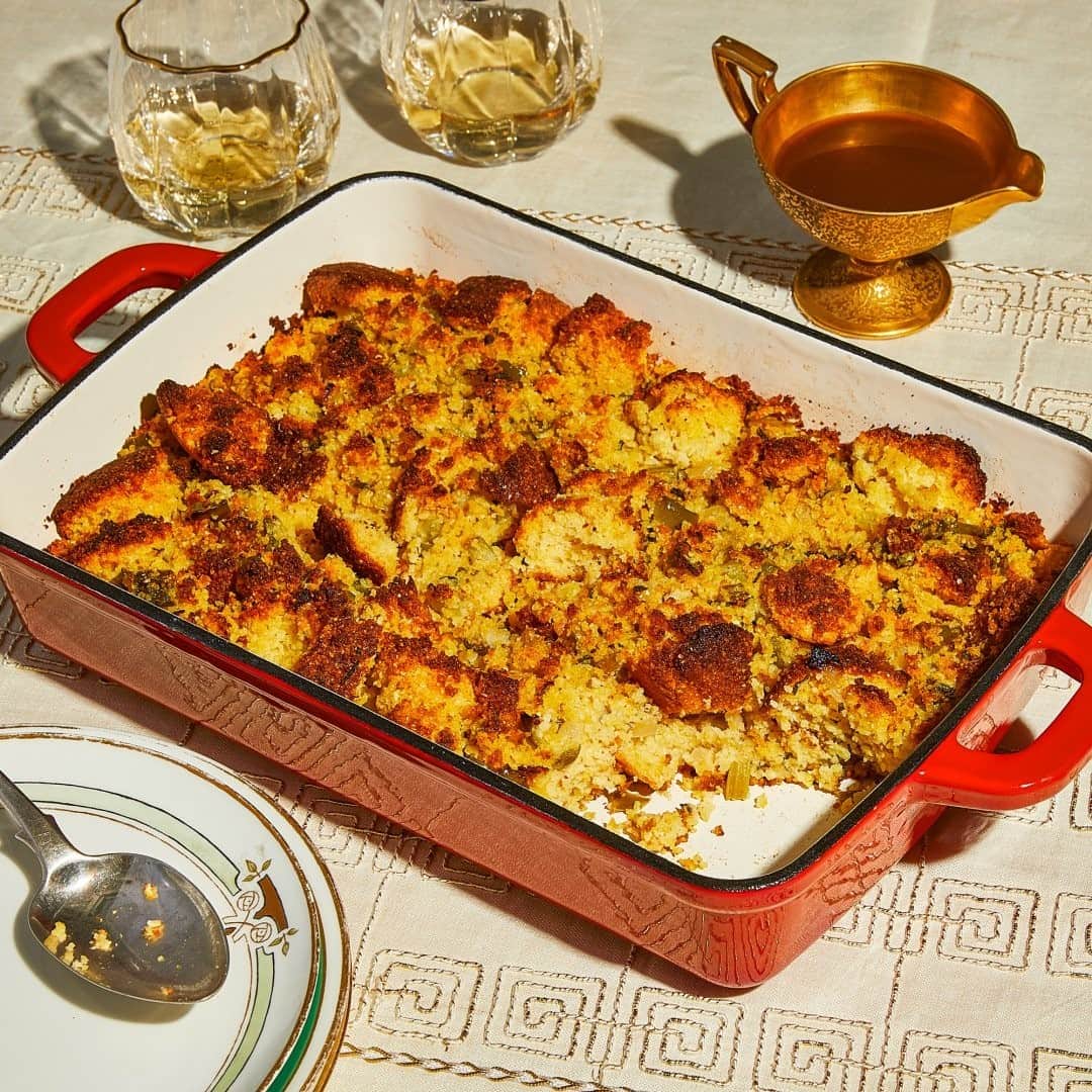 Food & Wineさんのインスタグラム写真 - (Food & WineInstagram)「Like many of us, @thehungryhutch is disappointed that he's not able to celebrate Thanksgiving with his whole family this year. But no matter what his plans are, he'll be making his cornbread dressing—it's a taste of home. Tap the link in our bio for his recipe! What's the one dish you'll be making this year to find comfort? 📸: @jencausey」11月15日 0時01分 - foodandwine