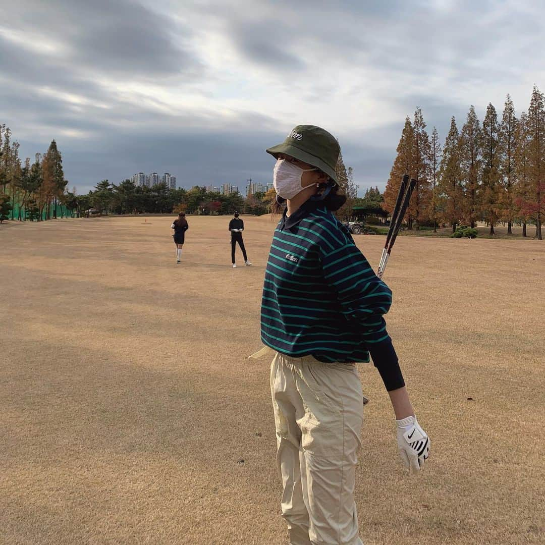 ヒョニ・カンさんのインスタグラム写真 - (ヒョニ・カンInstagram)「올해마지막 🤙🏌️‍♀️ #golf」11月15日 0時01分 - hyoni_kang