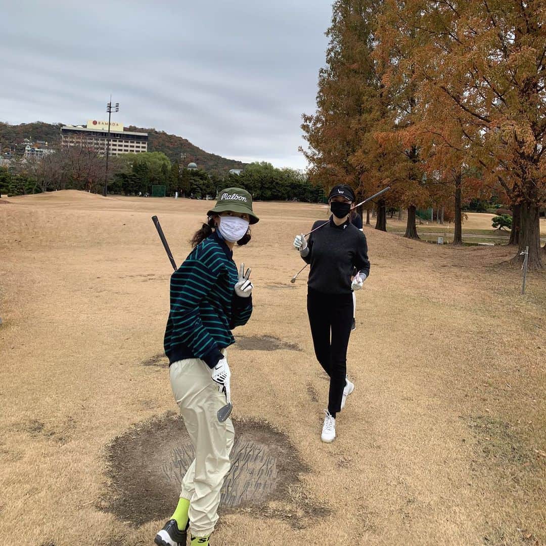 ヒョニ・カンさんのインスタグラム写真 - (ヒョニ・カンInstagram)「올해마지막 🤙🏌️‍♀️ #golf」11月15日 0時01分 - hyoni_kang