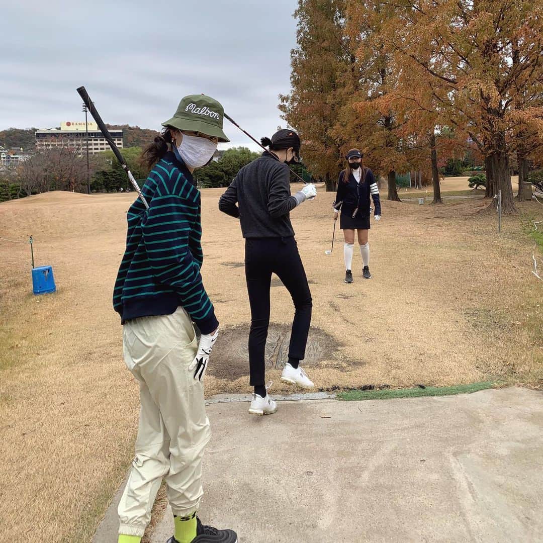 ヒョニ・カンさんのインスタグラム写真 - (ヒョニ・カンInstagram)「올해마지막 🤙🏌️‍♀️ #golf」11月15日 0時01分 - hyoni_kang