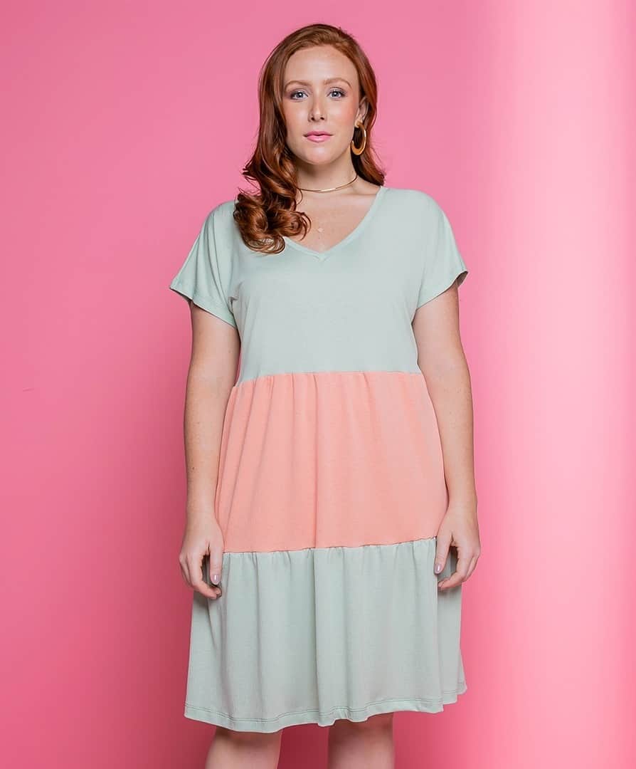 DECÊNCIAのインスタグラム：「Um color block cheio de frescor e leveza, perfeito para o final de semana! ✨ #decencia #verao21 #modamineira #atacado #plussize」