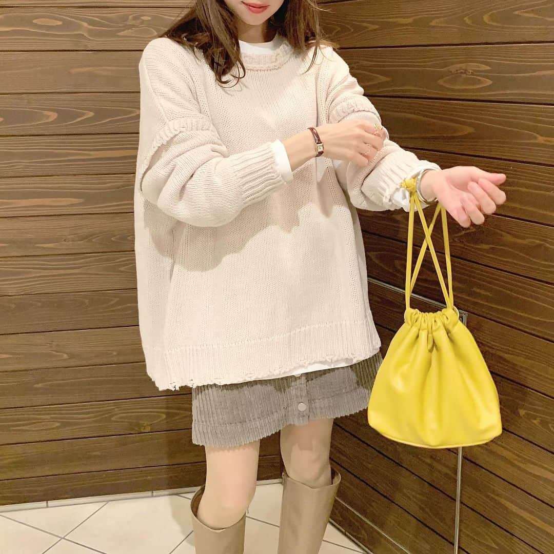 nyaachanのインスタグラム：「* 今日はまた#ベージュコーデ  ユニクロの#ヒートテックコットンクルーネックt が、ほんまに使えるしほんまにあったかい🥺 メンズのLを着用🙌 あったかくて今日はアウターなしで行けた♪ * *  #instagood#instafashon#今日の服#今日のコーデ#おしゃれさんと繋がりたい#プチプラファッション#プチプラコーデ#カジュアルコーデ#着回しコーデ#大人カジュアル#韓国ファッション#きれいめカジュアル#きれいめコーデ#ガーリーコーデ#おちびコーデ#低身長#秋コーデ#レイヤード#ユニクロ#ユニジョ#ニット#ニットコーデ」