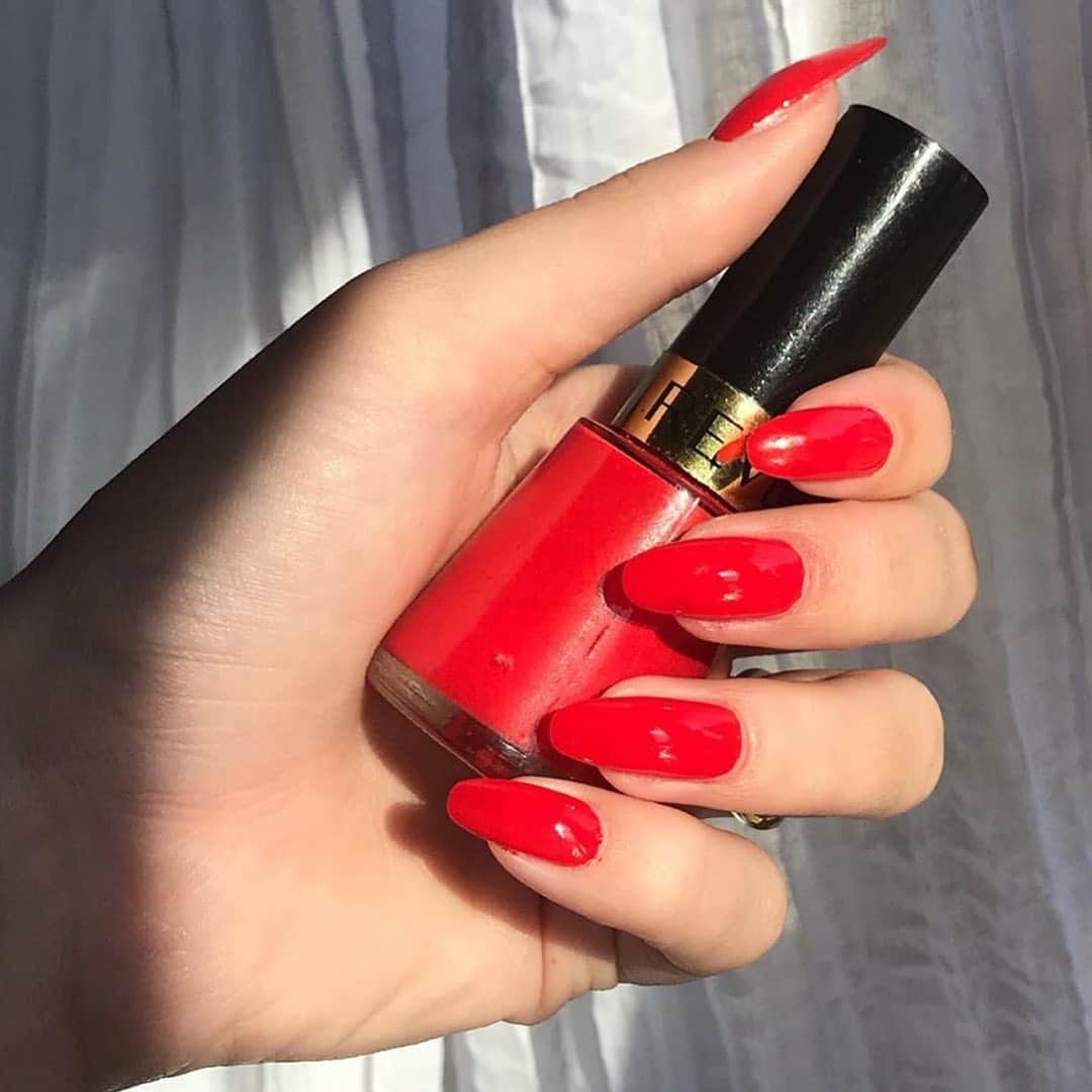 Revlonさんのインスタグラム写真 - (RevlonInstagram)「Heating up a chilly east coast fall with #SuperLustrous Nail Enamel in Red Hot Tamale (908)  @abigail.ps.nails only used one coat and it’s fire 🔥」11月15日 0時07分 - revlon