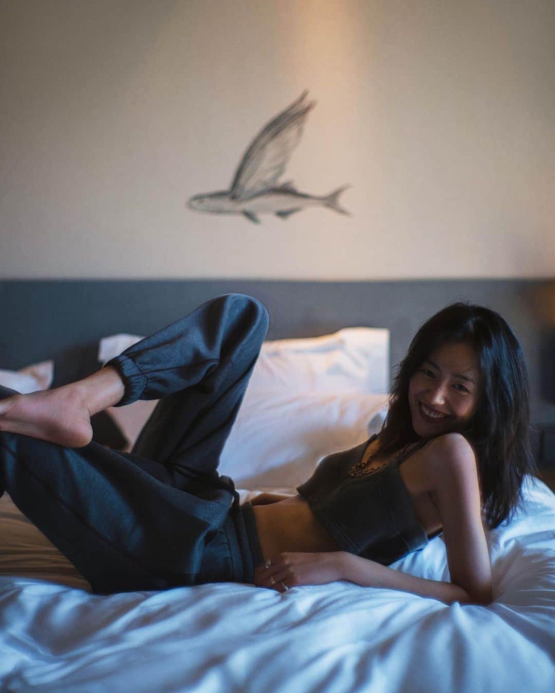 リウ・ウェンのインスタグラム：「Start the weekend with a smile😊」