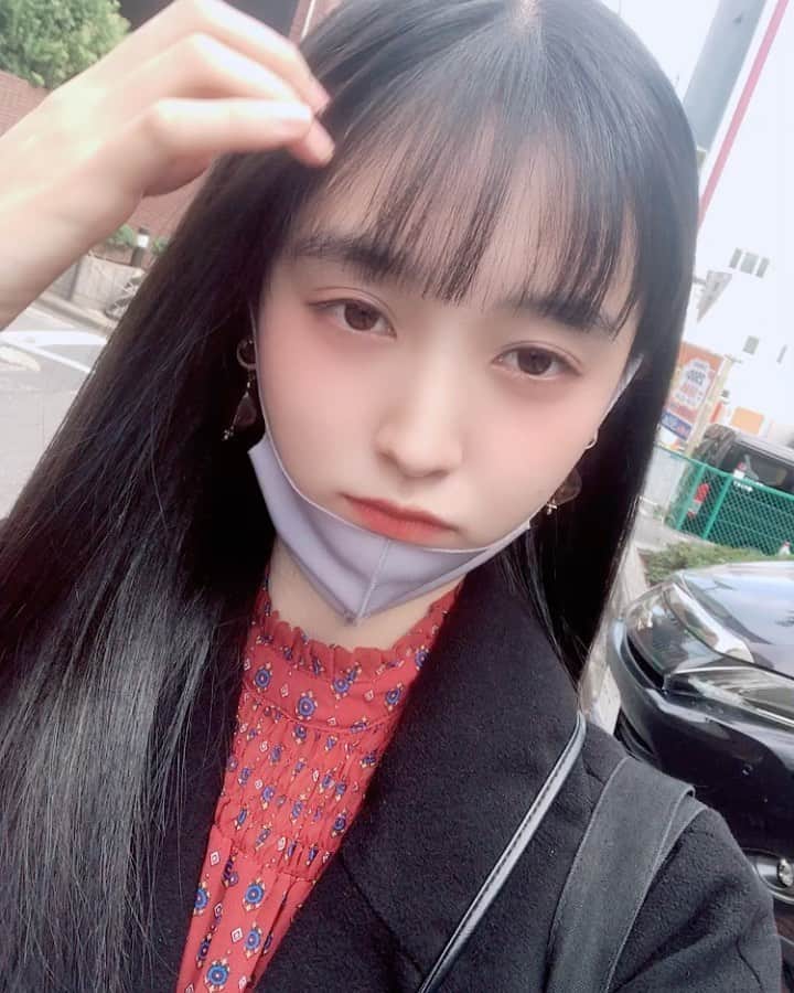 窪田彩乃のインスタグラム：「舞台前にさらっさらにしてもらいました💇🏻‍♀️ 一回やってみてほしい！本当にノンストレス！！ ありがとうございます😊  #mkトリートメント　#髪質改善トリートメント #水素トリートメント　#ストレートヘア #艶髪 #サラサラヘアー #黒髪ロング」